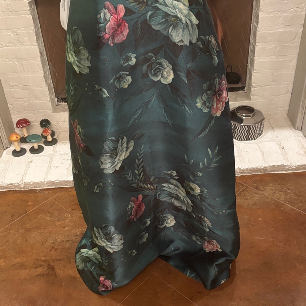 Kay Unger formal dress. - Picture 3 of 11